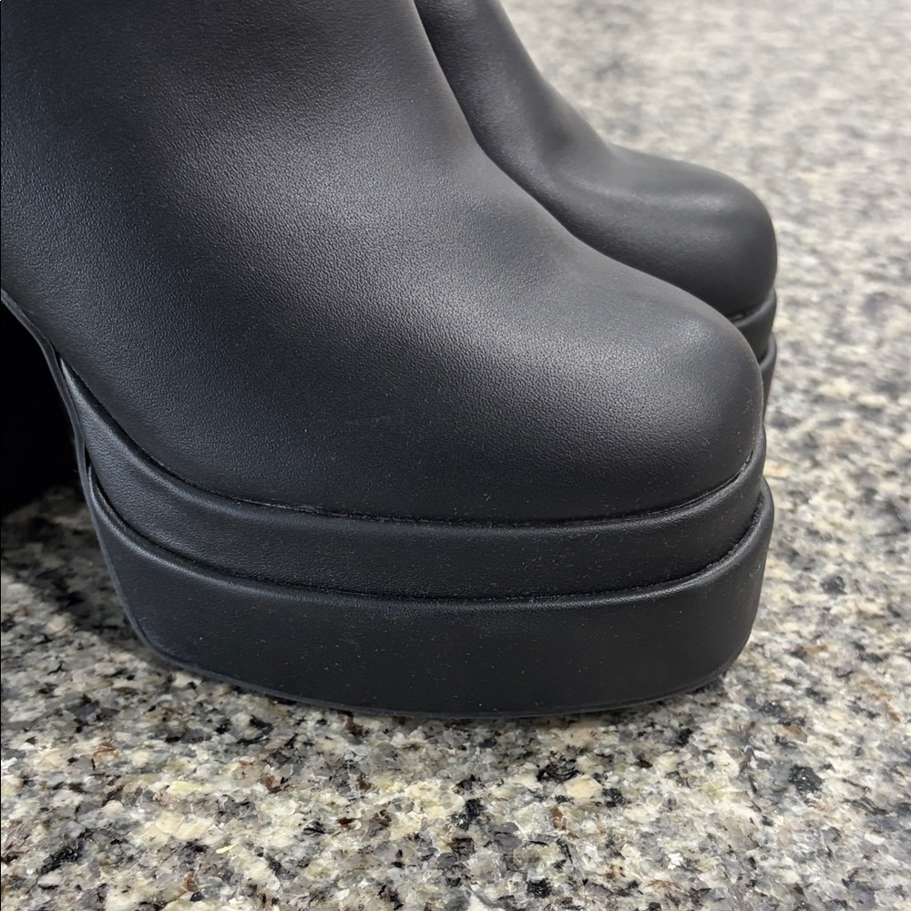 Fashion Nova Black Chunky Heel Boots - Picture 4 of 12
